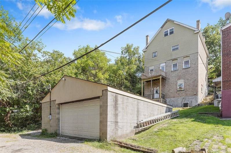 Entrance to efficiency and 3-car detached garage.