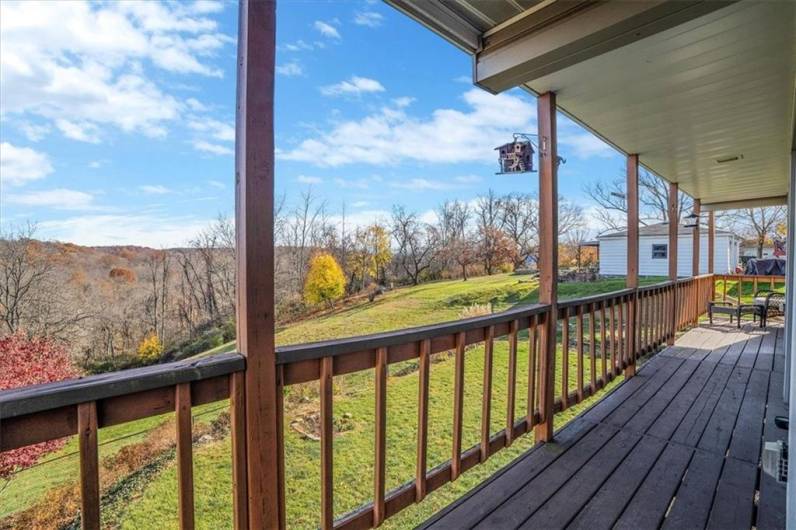 A side balcony provides additional space to enjoy the lush, wooded views and open green areas. The ideal location for fresh air and a peaceful outlook.