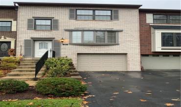 766 Windvue Dr, Pittsburgh, PA 15205, 2 Bedrooms Bedrooms, 6 Rooms Rooms,1.1 BathroomsBathrooms,Residential,For Sale,Windvue Dr,1680453