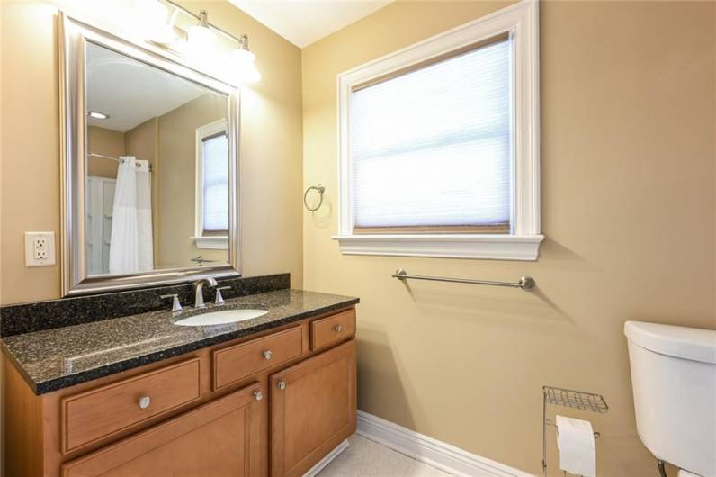 Ensuite bathroom with shower for bedroom#3