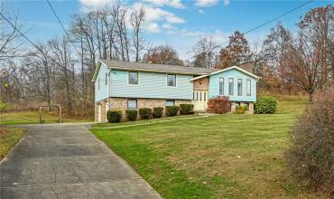 220 Silverdale Dr, Baden, PA 15005, 3 Bedrooms Bedrooms, 8 Rooms Rooms,2.1 BathroomsBathrooms,Residential,For Sale,Silverdale Dr,1680732