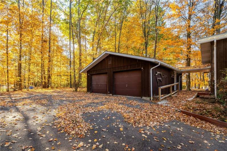 Detached 3-car garage