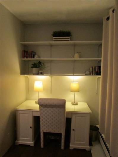 2nd Bedroom has cozy office nook.