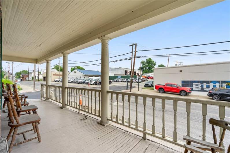 what a great porch!