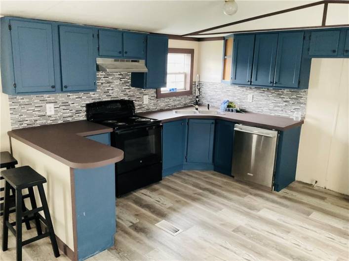 Kitchen with backsplash