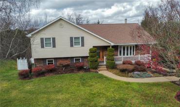 214 Shelby Dr, Greensburg, PA 15601, 3 Bedrooms Bedrooms, 9 Rooms Rooms,2.1 BathroomsBathrooms,Residential,For Sale,Shelby Dr,1681539