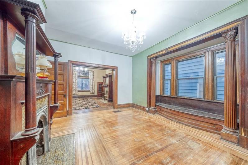 NOTE THE HARDWOOD FLOORS.