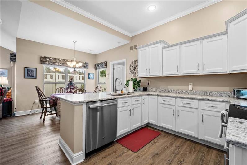 527 FAIR MEADOW DR. CRISP WHITE CABINETS ADORNED WITH CROWN MOLDING.