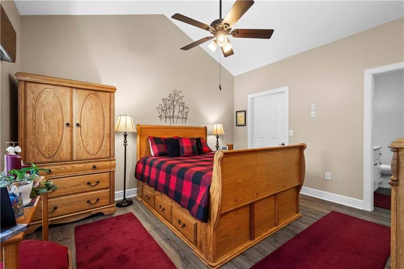 527 FAIR MEADOW DR. VAULTED CEILING WITH FAN, WALK-IN CLOSET AND ENSUITE.