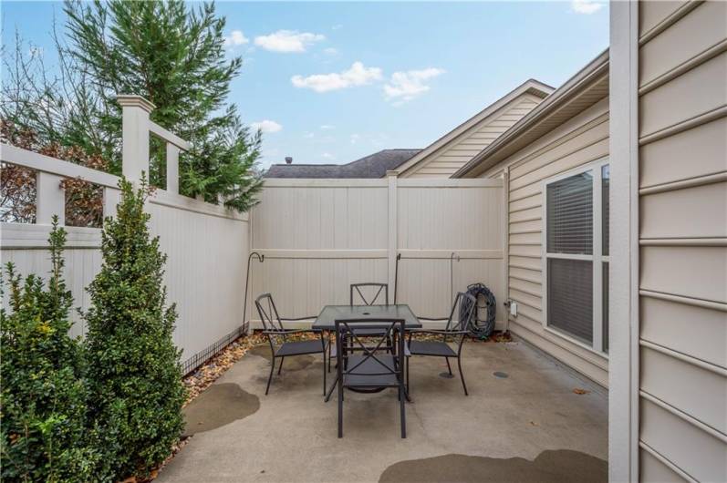 527 FAIR MEADOW DR. ACCESS TO THE PRIVATE PATIO FROM THE SLIDING DOOR IN THE LIVING ROOM.