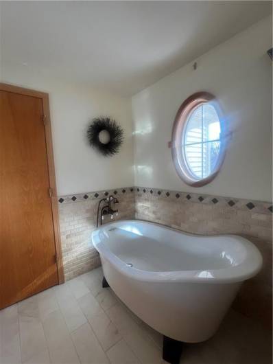 Master Bath- 2nd floor Soaking Tub