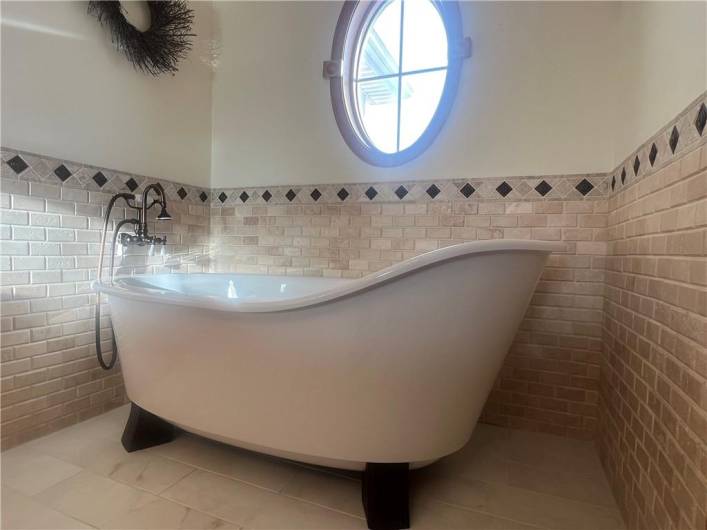 Master Bath - Soaking Tub