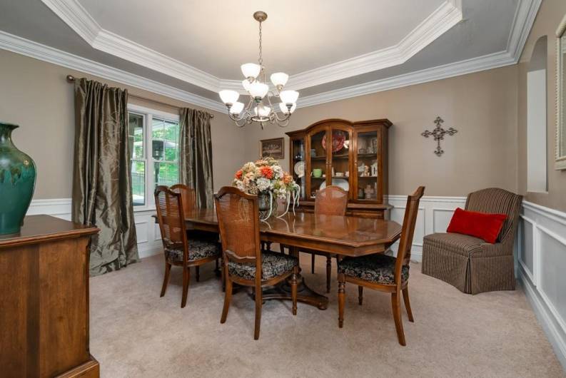 dining room with tray ceiling