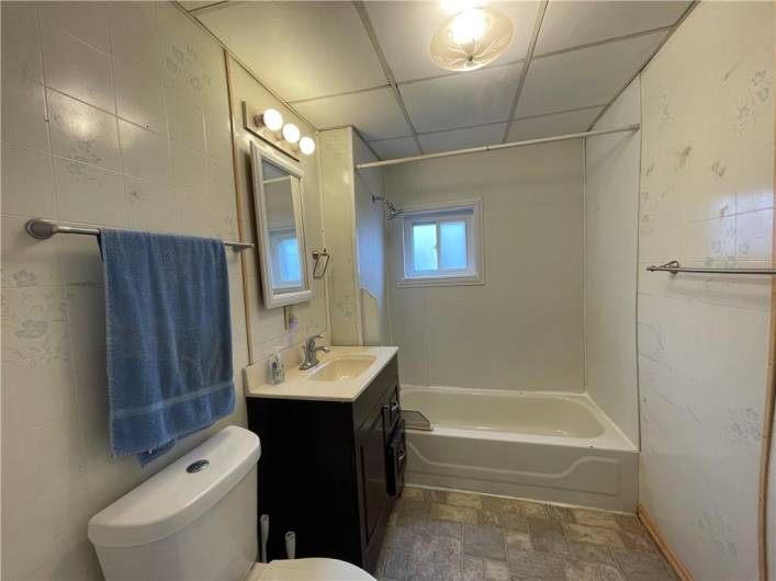 Shower / Tub combination & vanity