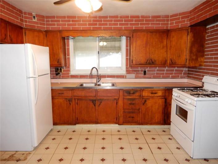 Kitchen 308 Cummins Ave