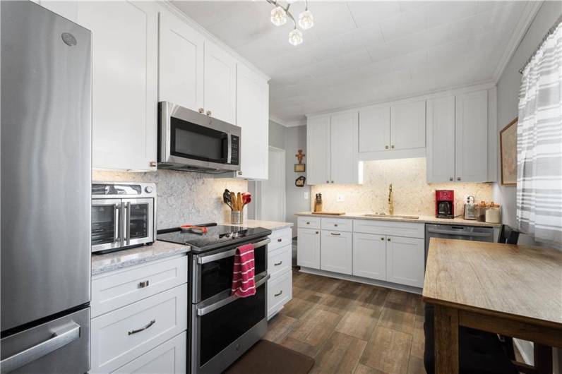 Full height quartz backsplash is stunning!