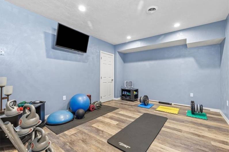 Flex room - home gym or potential fifth bedroom