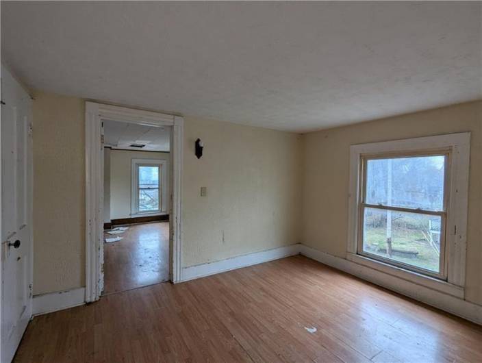 327 4th ave