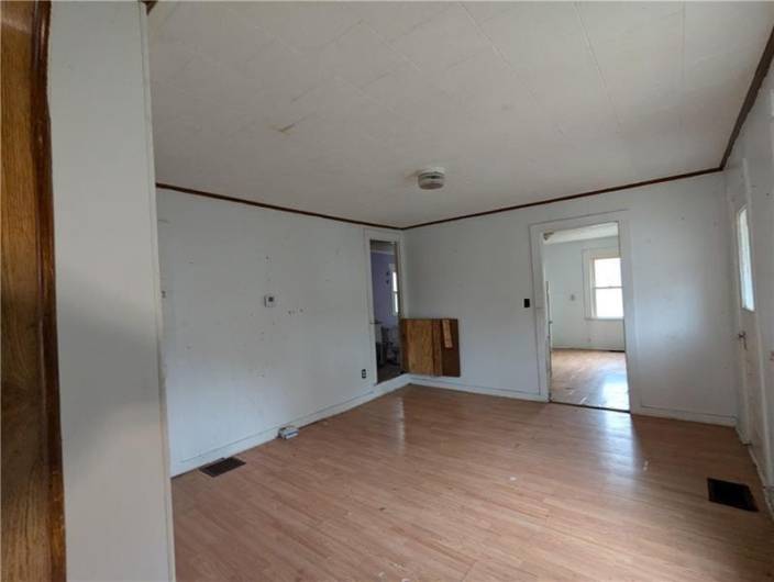 327 4th ave