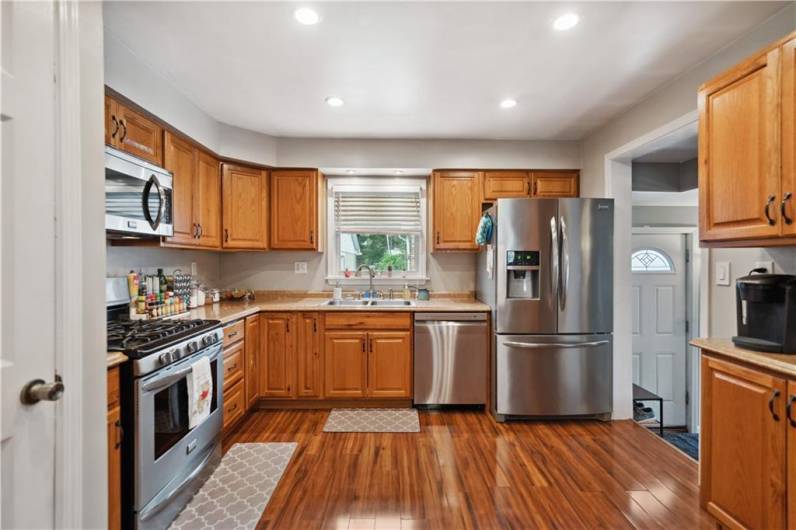 Updated Kitchen w/ Stainless Appliances