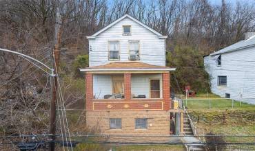 818 Benwood Ave, Mc Kees Rocks, PA 15136, 3 Bedrooms Bedrooms, ,1.1 BathroomsBathrooms,Residential,For Sale,Benwood Ave,1684341