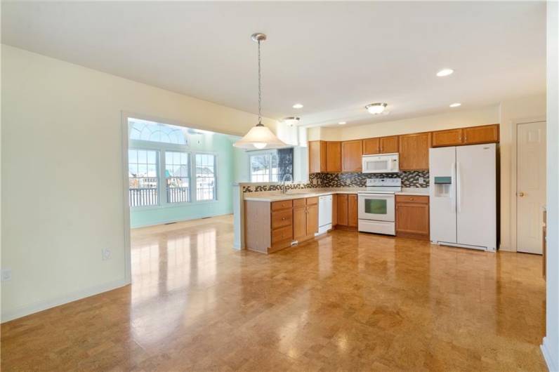 Oversized kitchen awaiting your personal touch.