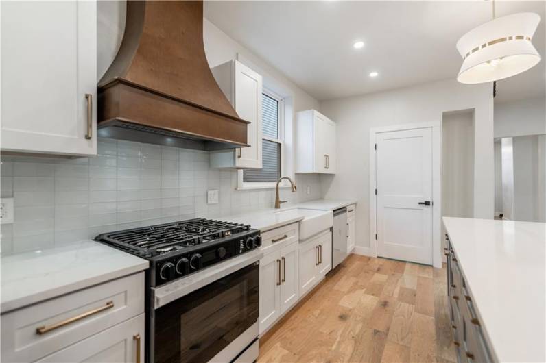 What a showpiece!  Do you see that hood over the gas stove?  Fabulous!