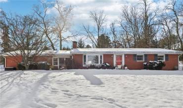 21 Elm Dr, Pittsburgh, PA 15238, 3 Bedrooms Bedrooms, 10 Rooms Rooms,2 BathroomsBathrooms,Residential,For Sale,Elm Dr,1684852