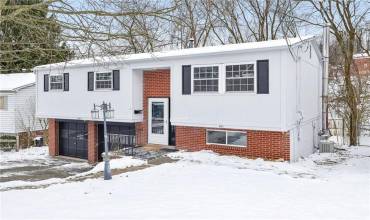 641 Hillside Dr, Pittsburgh, PA 15235, 3 Bedrooms Bedrooms, 9 Rooms Rooms,1.1 BathroomsBathrooms,Residential,For Sale,Hillside Dr,1684859