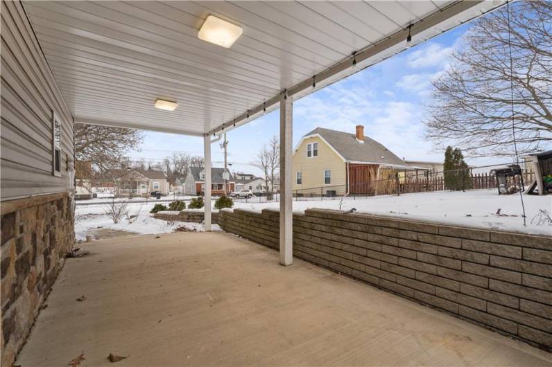 Side covered patio