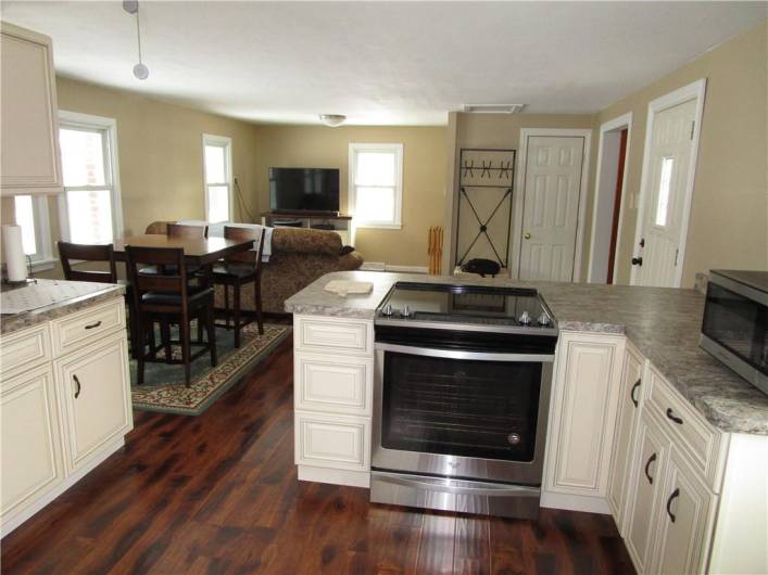 Open kitchen,dining room and family room.