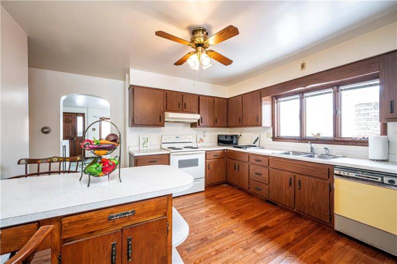 A light and bright kitchen makes cooking a pleasure.