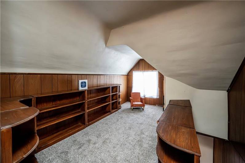 The third floor has brand new carpeting! I love this study area, play room area or office space.