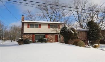 2417 Mount Pleasant Dr, Monroeville, PA 15146, 3 Bedrooms Bedrooms, 8 Rooms Rooms,2.1 BathroomsBathrooms,Residential,For Sale,Mount Pleasant Dr,1685697