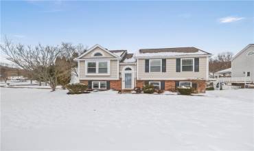 757 Greenhaven Dr, Bethel Park, PA 15102, 3 Bedrooms Bedrooms, 8 Rooms Rooms,2.1 BathroomsBathrooms,Residential,For Sale,Greenhaven Dr,1685869