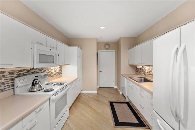 146 Bellefield Ave, Pittsburgh, PA 15213, 3 Bedrooms Bedrooms, 8 Rooms Rooms,2 BathroomsBathrooms,Residential,For Sale,Bellefield Ave,0,1685828