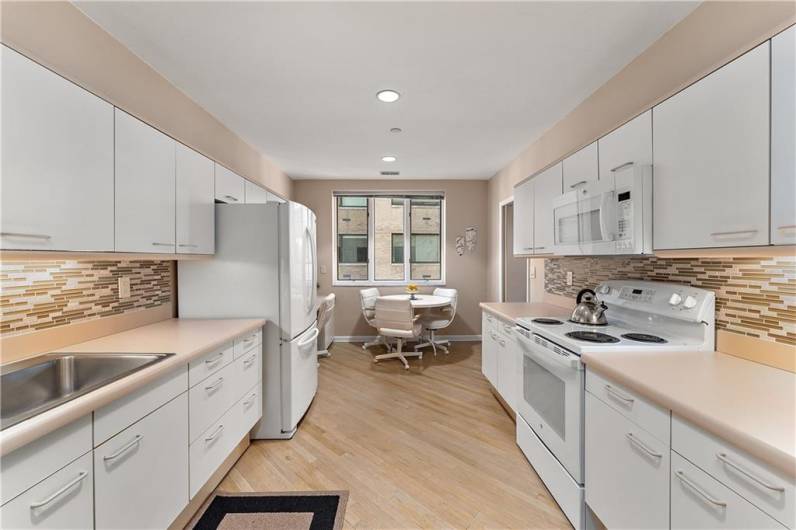 146 Bellefield Ave, Pittsburgh, PA 15213, 3 Bedrooms Bedrooms, 8 Rooms Rooms,2 BathroomsBathrooms,Residential,For Sale,Bellefield Ave,0,1685828
