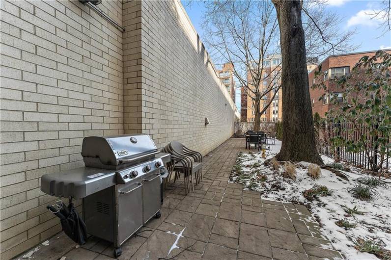 146 Bellefield Ave, Pittsburgh, PA 15213, 3 Bedrooms Bedrooms, 8 Rooms Rooms,2 BathroomsBathrooms,Residential,For Sale,Bellefield Ave,0,1685828