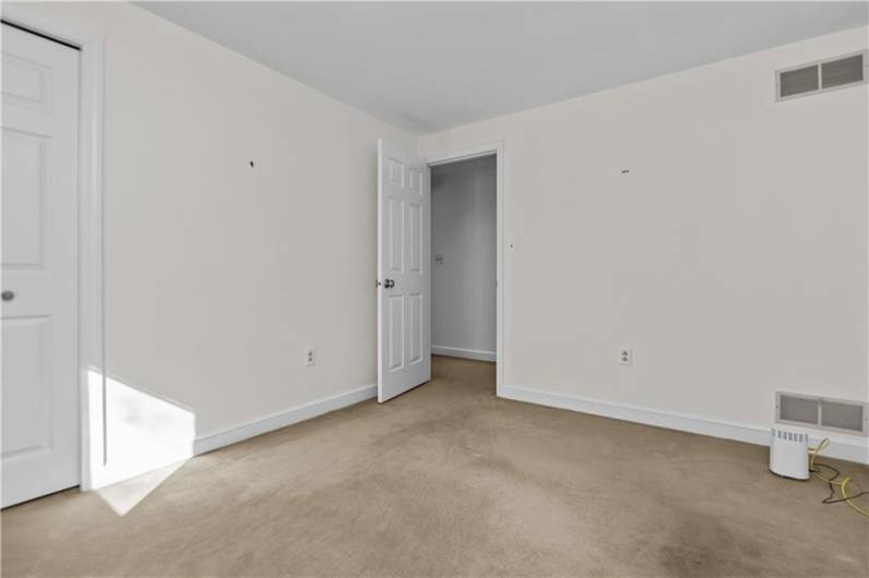 Each with Neutral Carpet