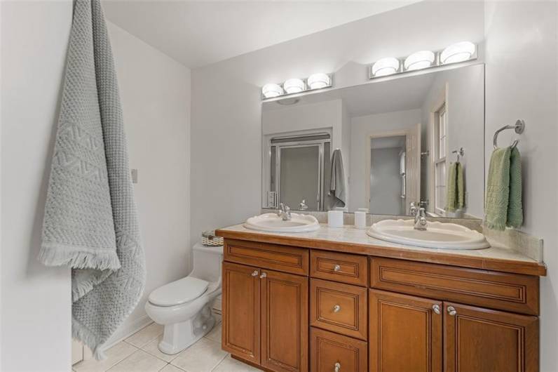 Primary bedroom bathroom.