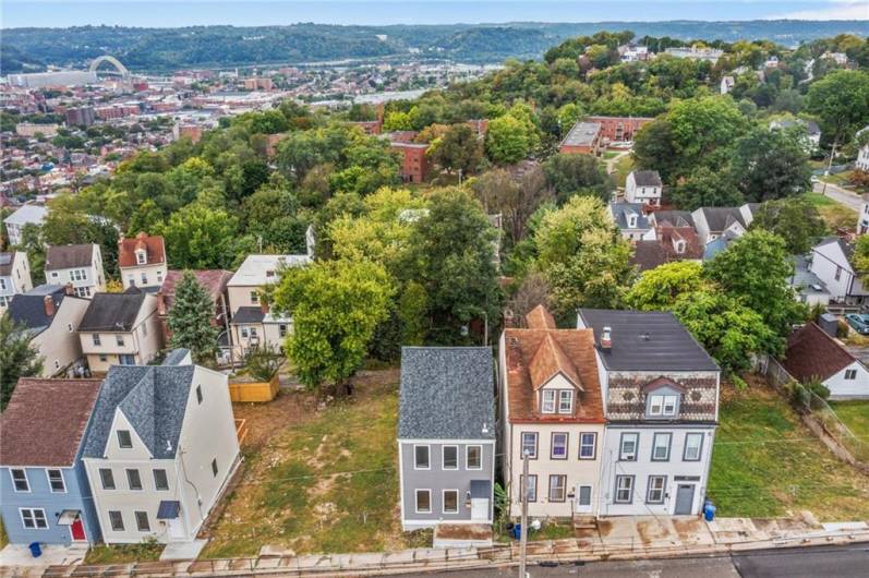 Aerial view of 1701 Lanark Street in Fineview