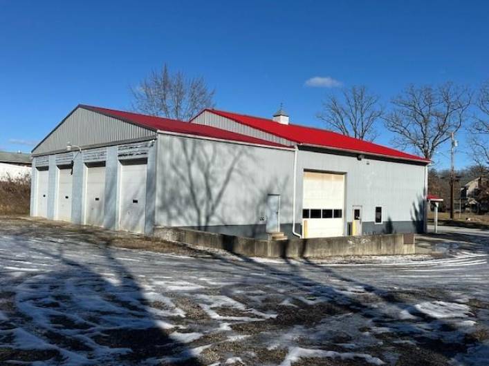 4 Garages in rear of building. 1st Door is single insulated garage with heat and mandoor to outside. Other 3 garage doors open into one large heated space. Garage door on side of building goes into huge warehouse space.