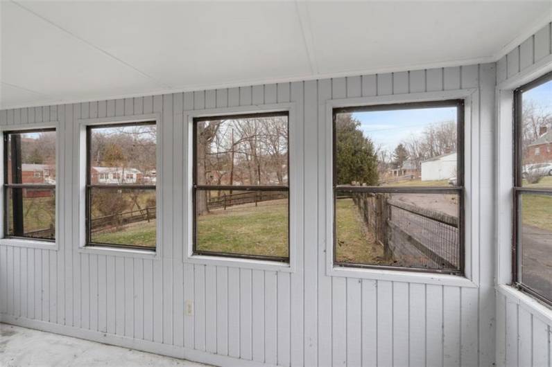 The sunroom/3 season's room is an added bonus for additional family space and entertaining!