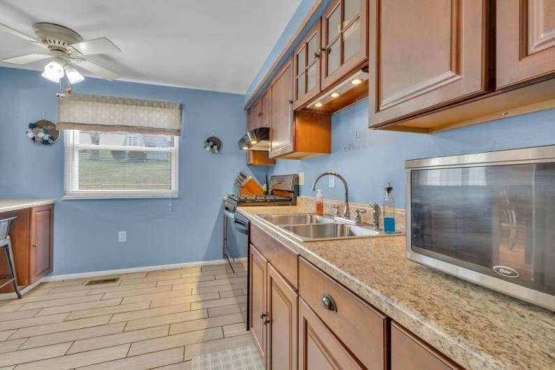 Plenty of kitchen cabinets and counter space.