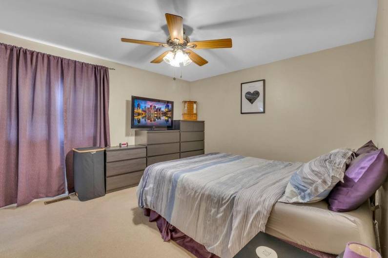 Very spacious master bedroom with whole wall closets and ensuite bathroom.