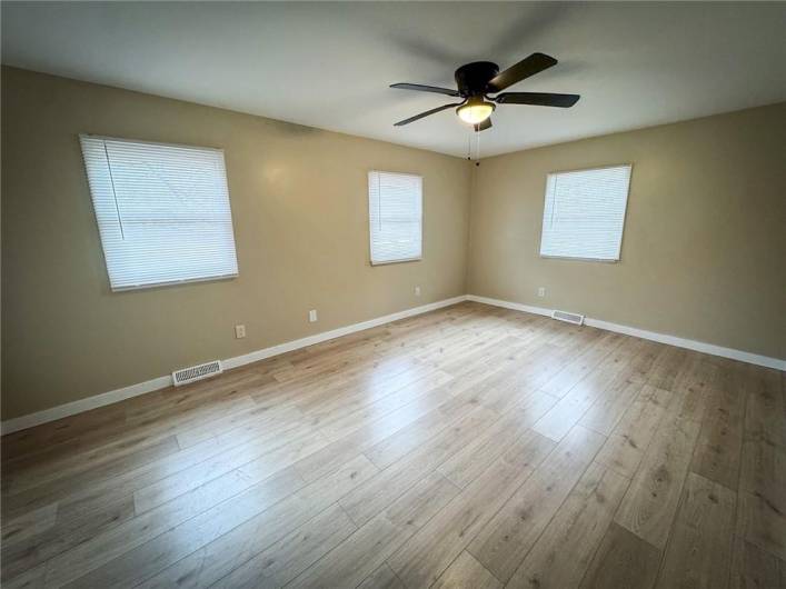 1975 Oneida Valley Rd, Karns City, PA 16041, 3 Bedrooms Bedrooms, 6 Rooms Rooms,1 BathroomBathrooms,Residential,For Sale,Oneida Valley Rd,1688311