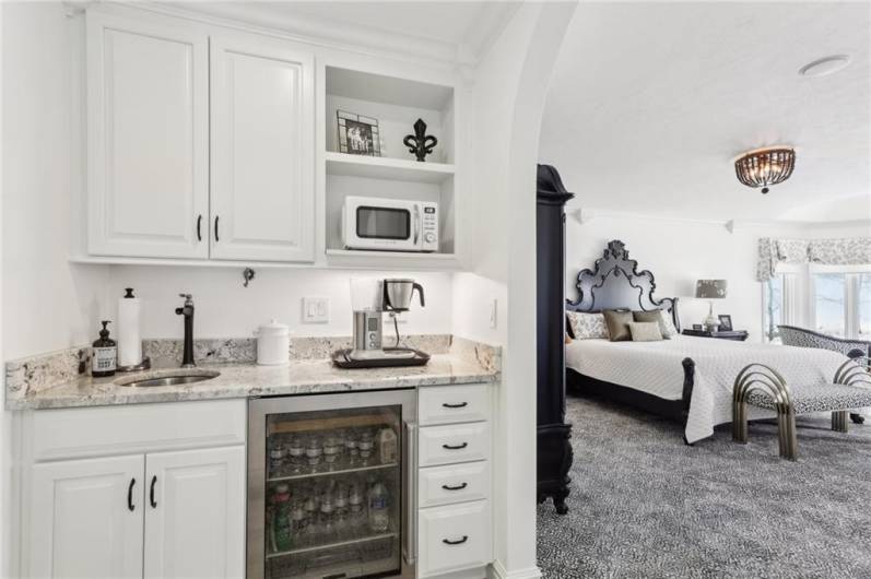 Coffee/beverage bar with sub-zero refrigerator