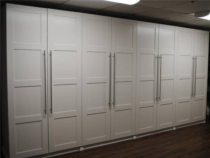 Large closets in laundry area off garage for lots of storage of coats and shoes.