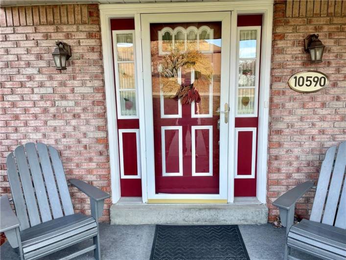 Gorgeous front door with 2 sidelight windows!