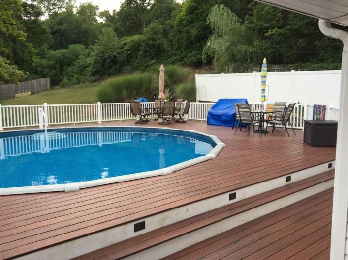 The pool and deck area have over 20 ft of space each, and comes with a deck box and a patio set.